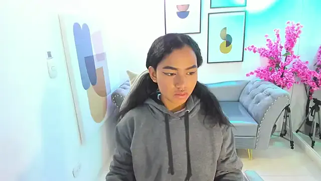 Juliie_coper from StripChat is Freechat