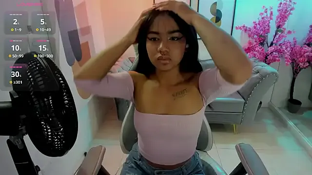 Juliie_coper from StripChat is Freechat