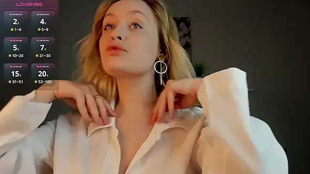 Julliakoill on StripChat 