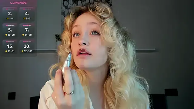 Julliakoill on StripChat 