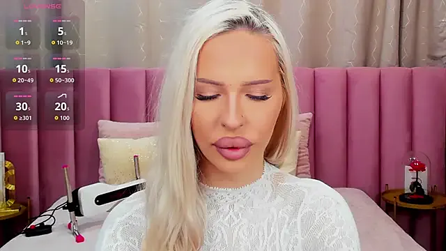 KailaCrystall from StripChat is Freechat