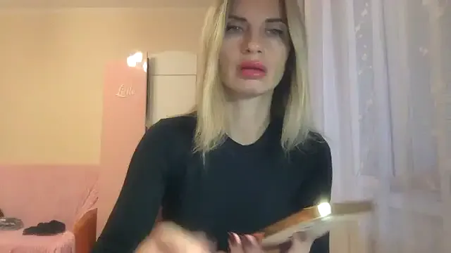 KarelliaStar from StripChat is Freechat