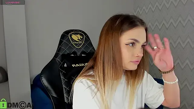 KarinaBroks from StripChat is Freechat