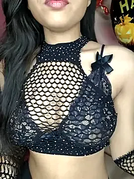 KARISHMA-STRIP from StripChat is Freechat