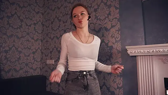 KarlynGow from StripChat is Freechat