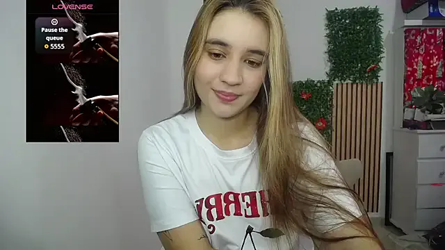 Karol_Stones from StripChat is Freechat