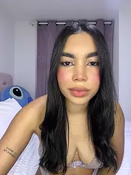 karolaalcendra from StripChat is Freechat