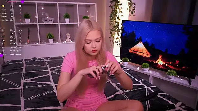 KaryTasch from StripChat is Freechat