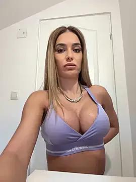 KaseyQuinn_ from StripChat is Freechat