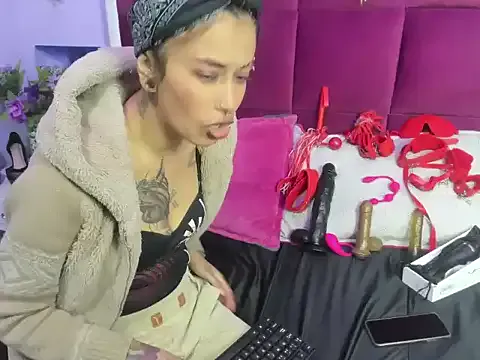 Girls: try live performances with matured performers, from dancing to quirks, in a variety of beautiful sex cams.