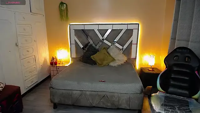 Girls: try live performances with matured performers, from dancing to quirks, in a variety of beautiful sex cams.