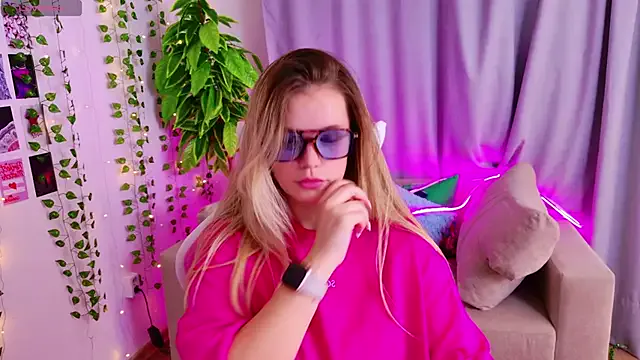 KellyHayden from StripChat is Freechat