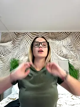KellyHayden from StripChat is Freechat