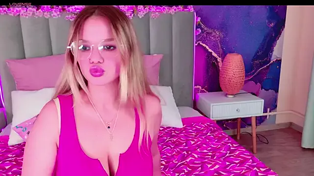 KellyHayden from StripChat is Freechat
