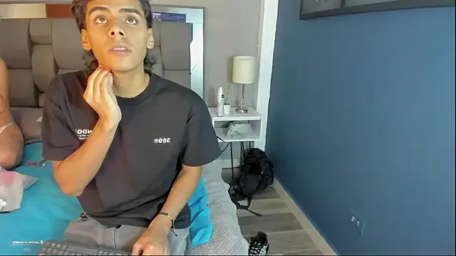 Kendra_and_liam from StripChat is Freechat