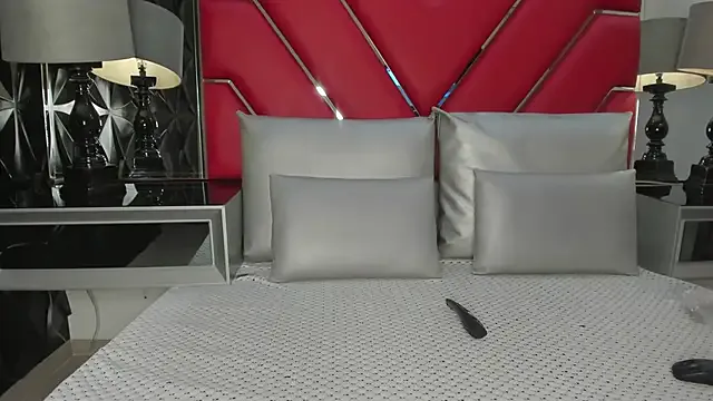 KeniaMuller from StripChat is Freechat