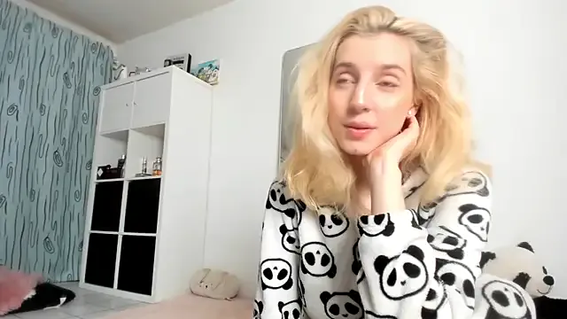 KenzieDawton from StripChat is Freechat