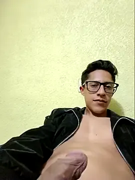 KevinCrz from StripChat is Freechat