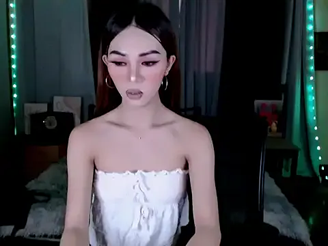 Kiara_salvaje from StripChat is Freechat