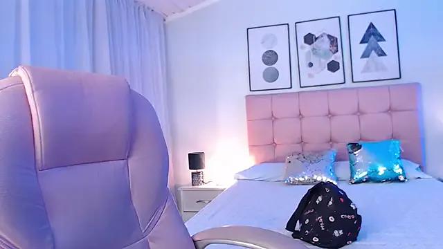 Kikii_cams from StripChat is Freechat