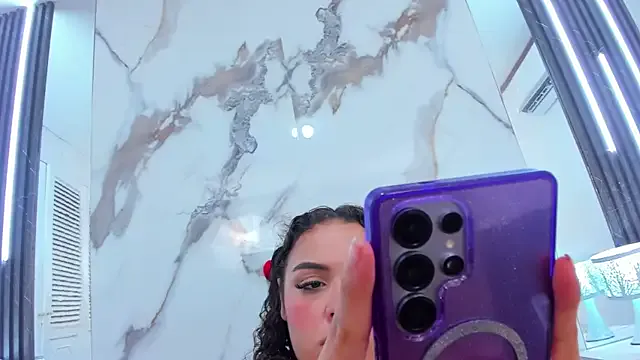 Kim_Lennon from StripChat is Freechat