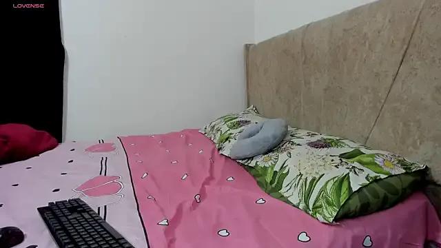 kinky_sexyhot from StripChat is Freechat