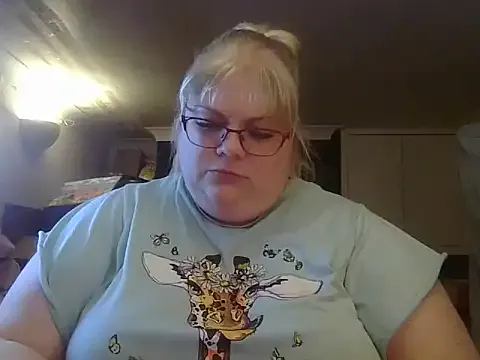 Kinkyhousewife83 from StripChat is Freechat