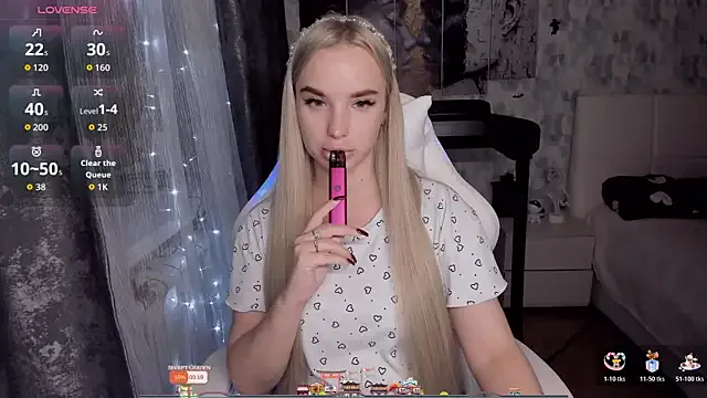 KiraKrox from StripChat is Freechat