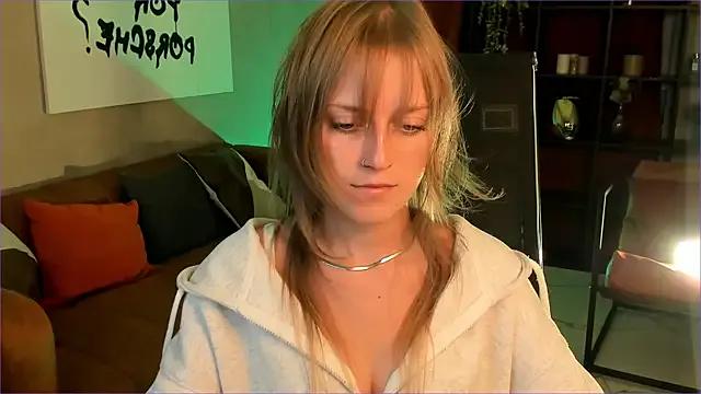 KiraMontoya from StripChat is Freechat