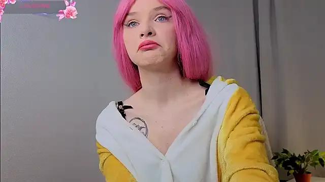 KiraMountrays from StripChat is Freechat
