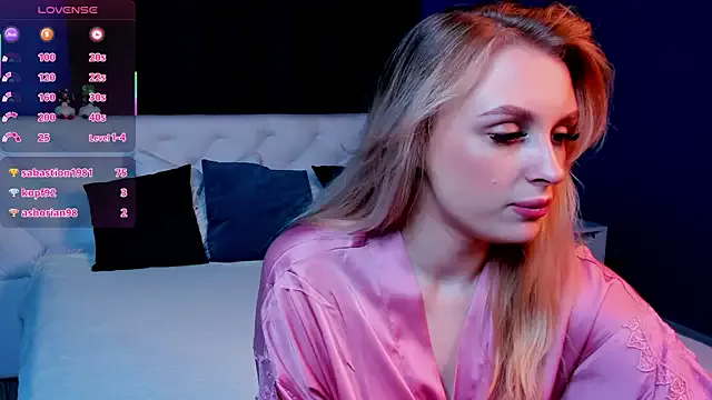 KiraRuiz from StripChat is Freechat