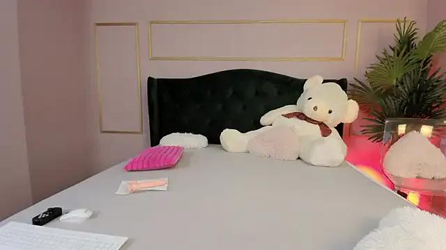 KirraWhite from StripChat is Freechat
