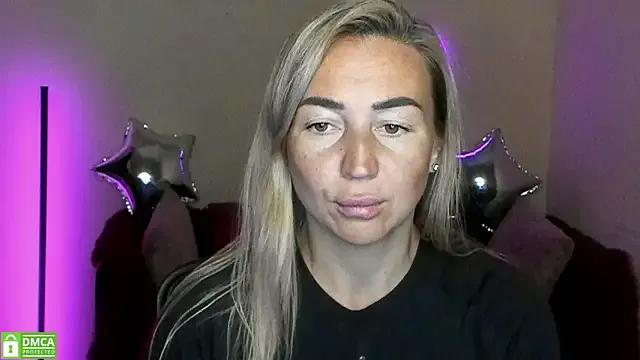 Kiss_julli88I from StripChat