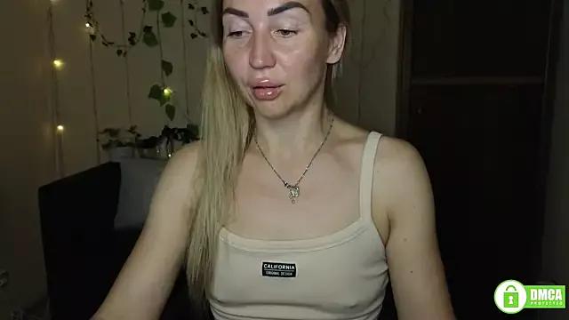Kiss_julli88I from StripChat