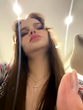 KissMeSashaPlz from StripChat is Freechat