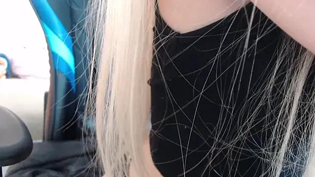 kissy_kissi from StripChat is Freechat