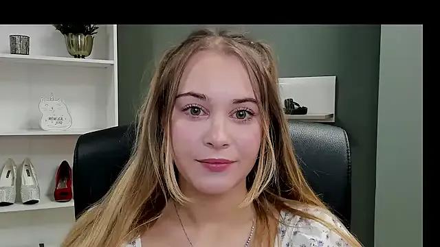 kitty_valeria from StripChat is Freechat