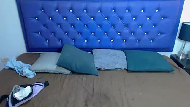 Kiwii_nasty from StripChat