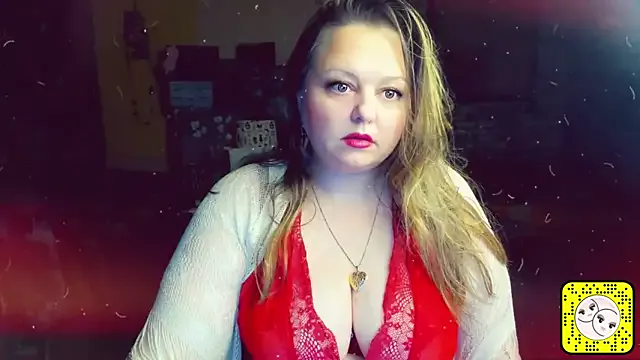 KlaraHoll from StripChat