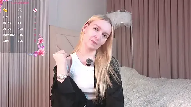 KrishnaSimmons from StripChat is Freechat