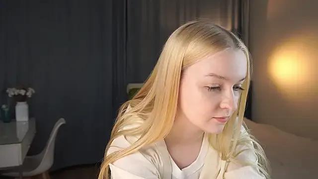 KrishnaSimmons from StripChat is Freechat