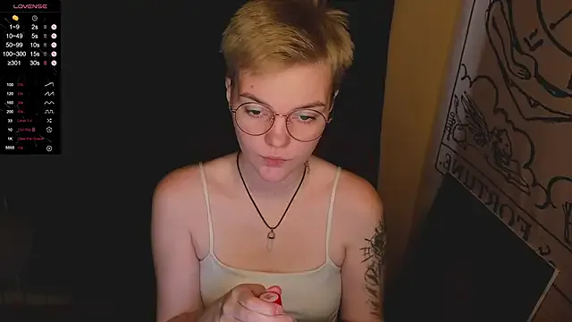 KrisNeal from StripChat is Freechat