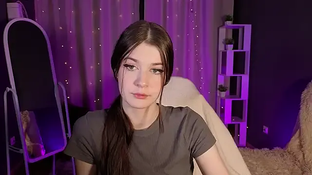 Ksarina from StripChat is Freechat