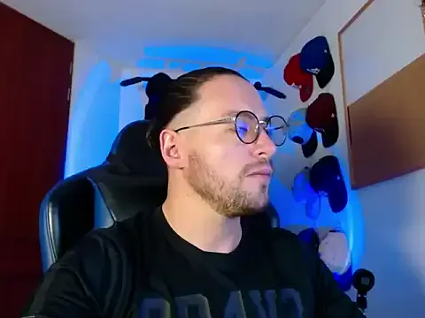 kurt_xx from StripChat is Freechat