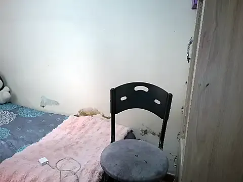 KUTTY_MODEL from StripChat is Freechat