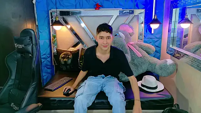 Girls: try live performances with matured performers, from dancing to quirks, in a variety of beautiful sex cams.