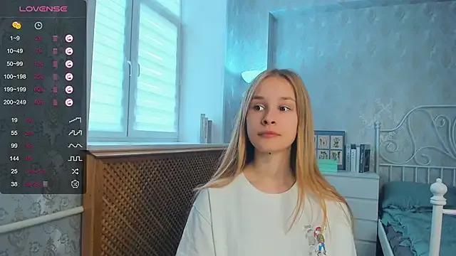 KylaNahari from StripChat is Freechat