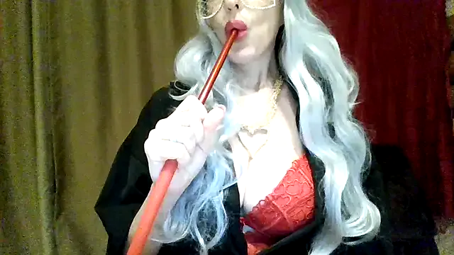 L1ona_Luxe from StripChat is Freechat