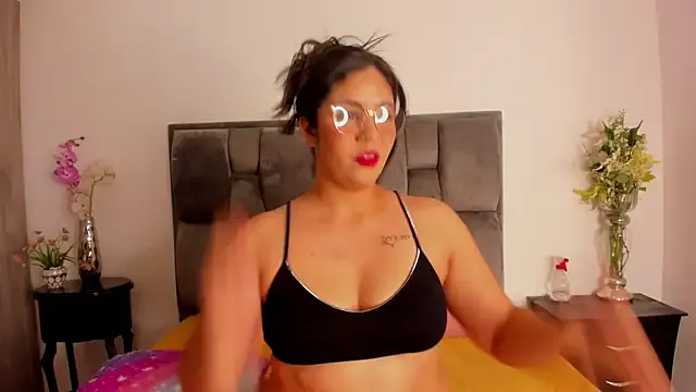 Girls: try live performances with matured performers, from dancing to quirks, in a variety of beautiful sex cams.