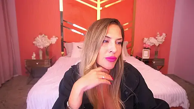 LadyyLaura from StripChat is Freechat